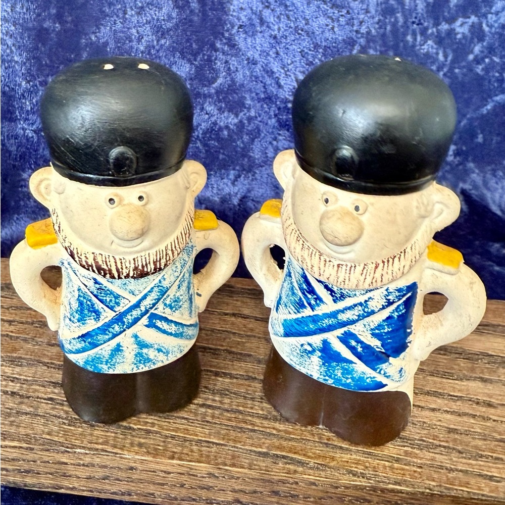 Vintage Ceramic Soldier Salt and‎ Pepper Shakers 1970's (marked Japan On bottom)